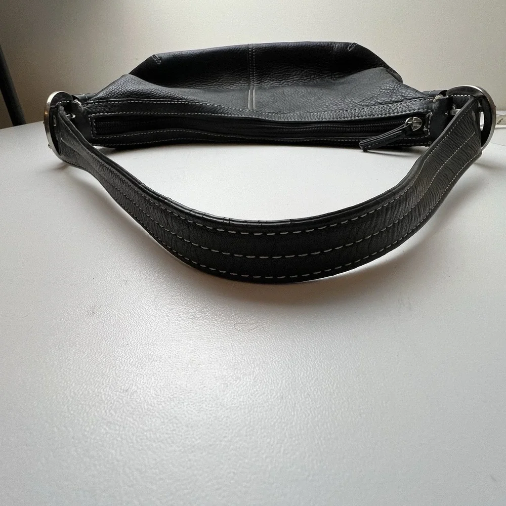 Tignanello Black Leather Purse Handbag Satchel Bucket Bag Buckle